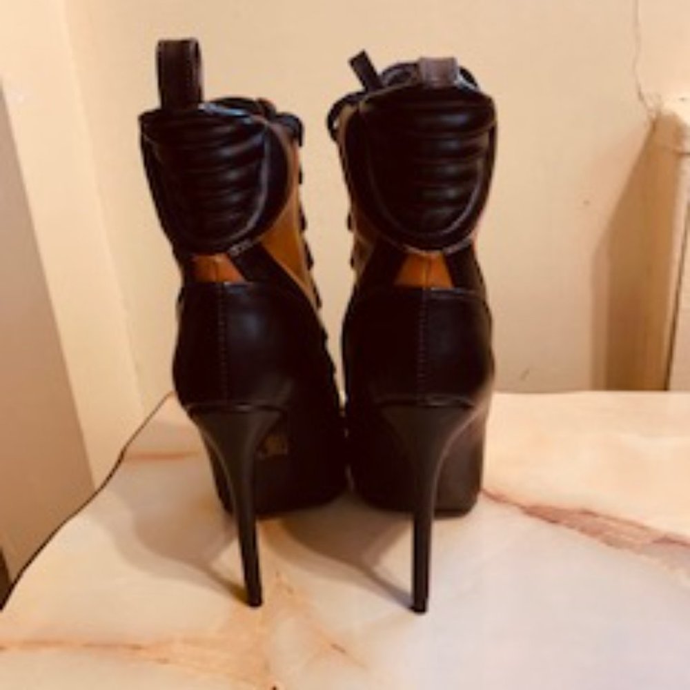 AZALEA WANG Inherit The Crown Lace Up Boots - Picture 4 of 13